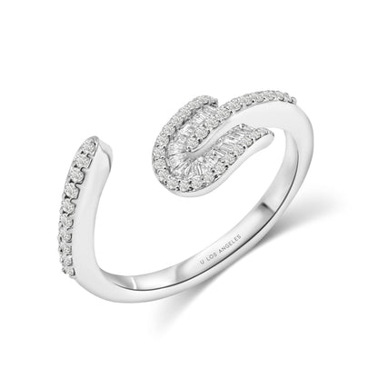 U Solo Baguette Twisted Ring